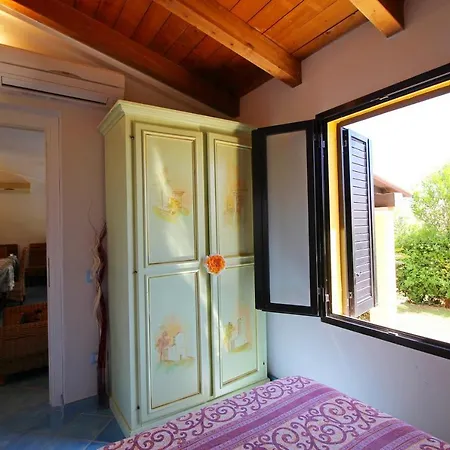 Azzurra Nel Centro Di Villa *