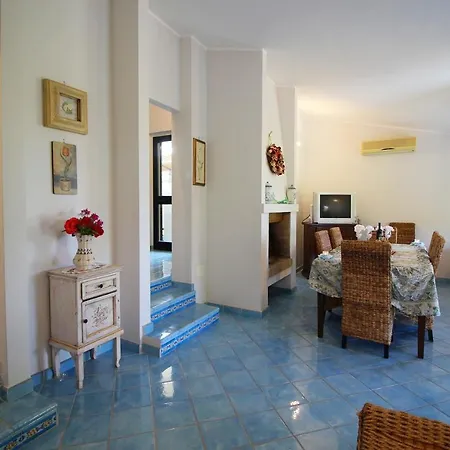 Azzurra Nel Centro Di Villa